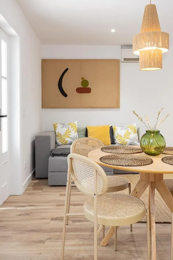 Daire Walk To Las Ramblas Sun-Filled&Cozy Barselona İspanya